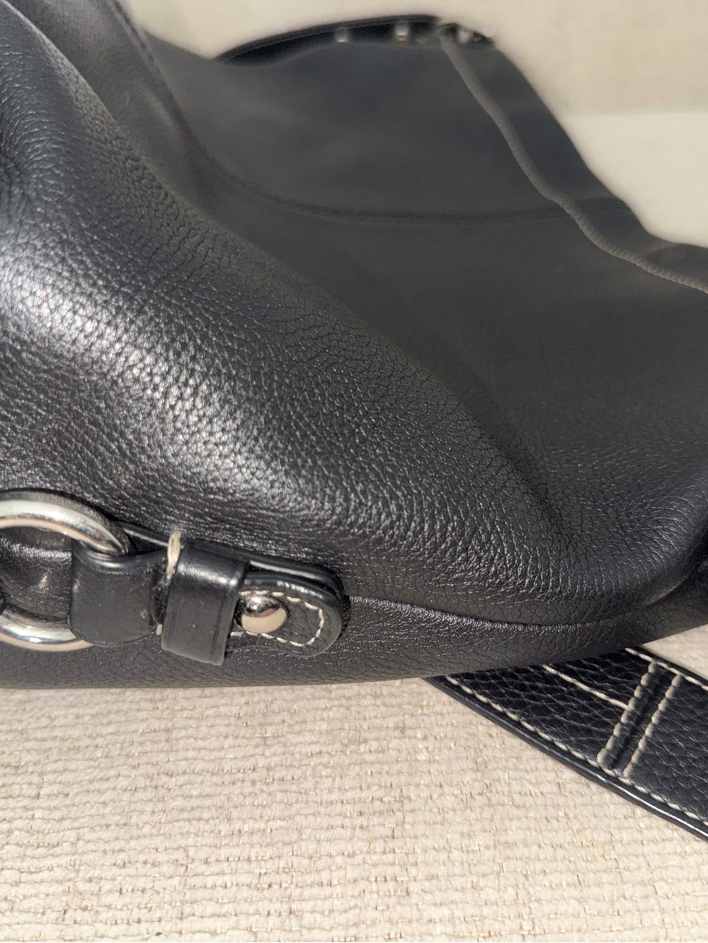 Coach Women's Black Leather Shoulder Bag - Picture 5 of 8